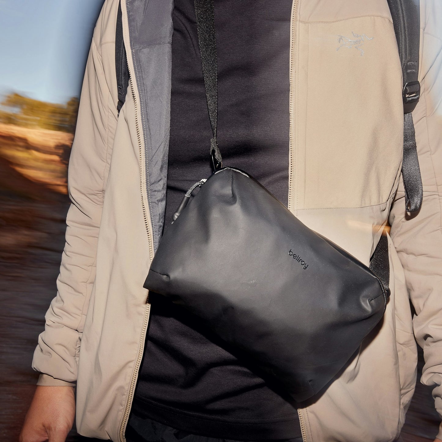 Venture Travel Crossbody - US 8589
