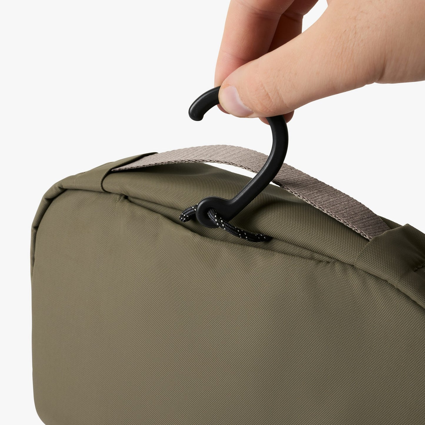 Hanging Toiletry Kit - US 5659