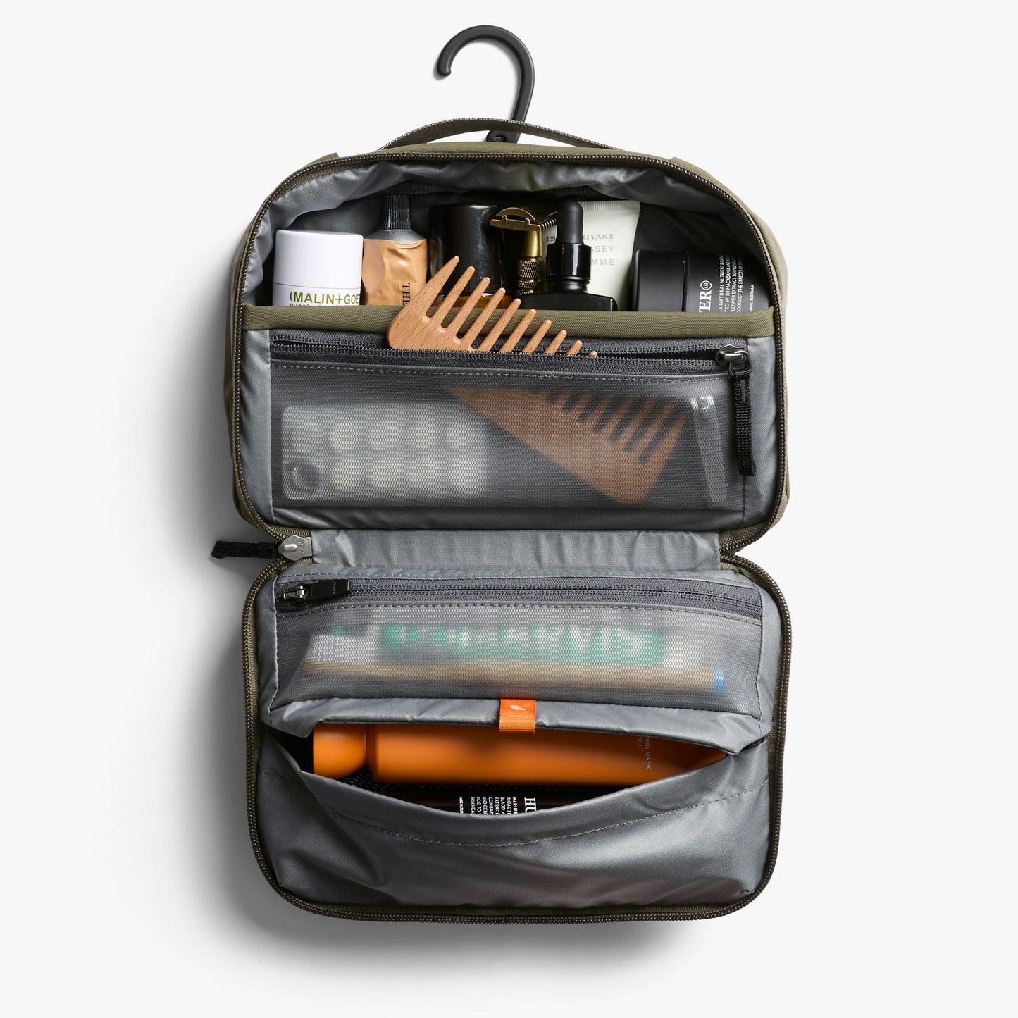 Hanging Toiletry Kit - US 5659