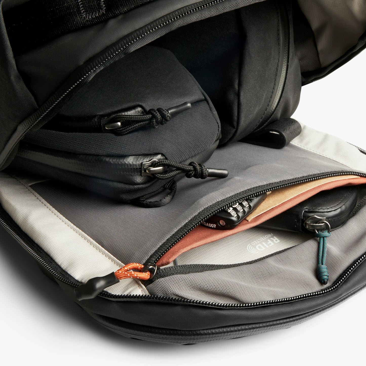 Venture Travel Pack 26L - US 6705