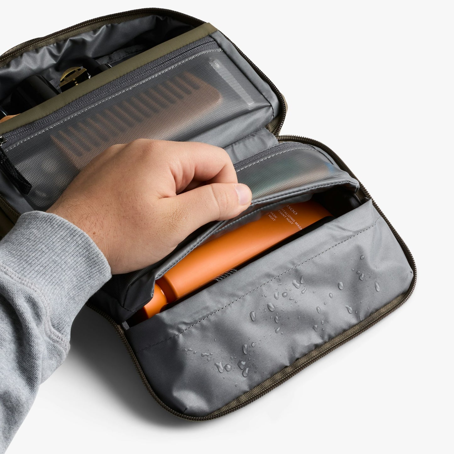 Hanging Toiletry Kit - US 5659