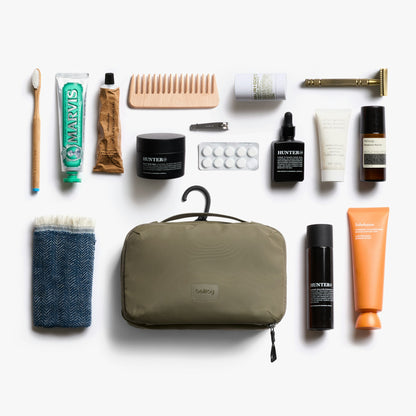 Hanging Toiletry Kit - US 5659